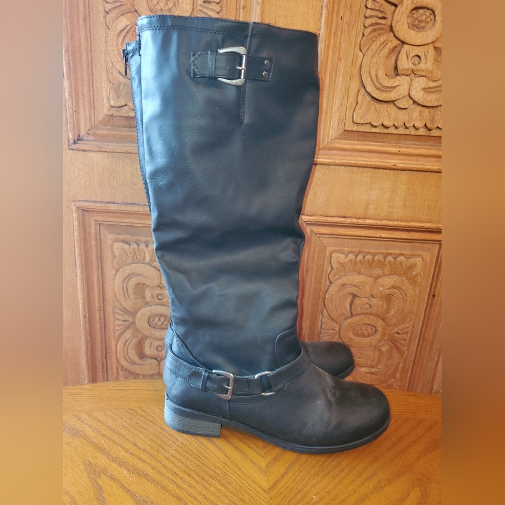 Size 8.5 boots